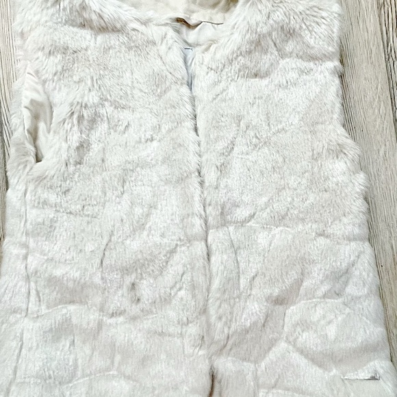 Chic Faux Fur Mayoral Vest- Little Girls Size 3!! - Picture 2 of 4